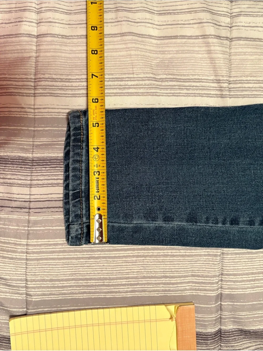 Hollister Men’s Relaxed Blue Denim Jeans